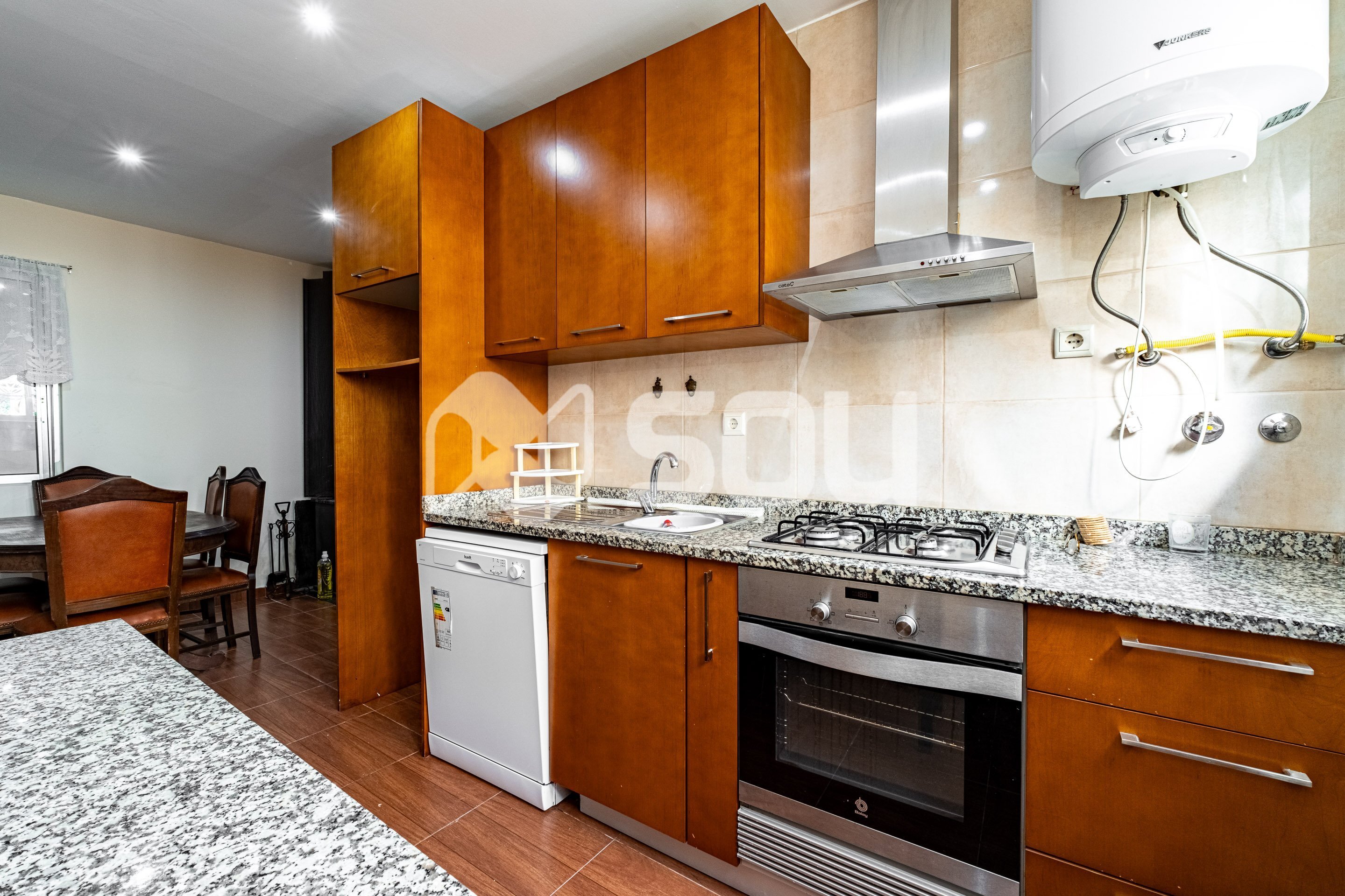 https://images.crm360.pt/imoveis/3417lz/foto_marca_agua/kolu27nrz6kus6dwpv7phj.jpg