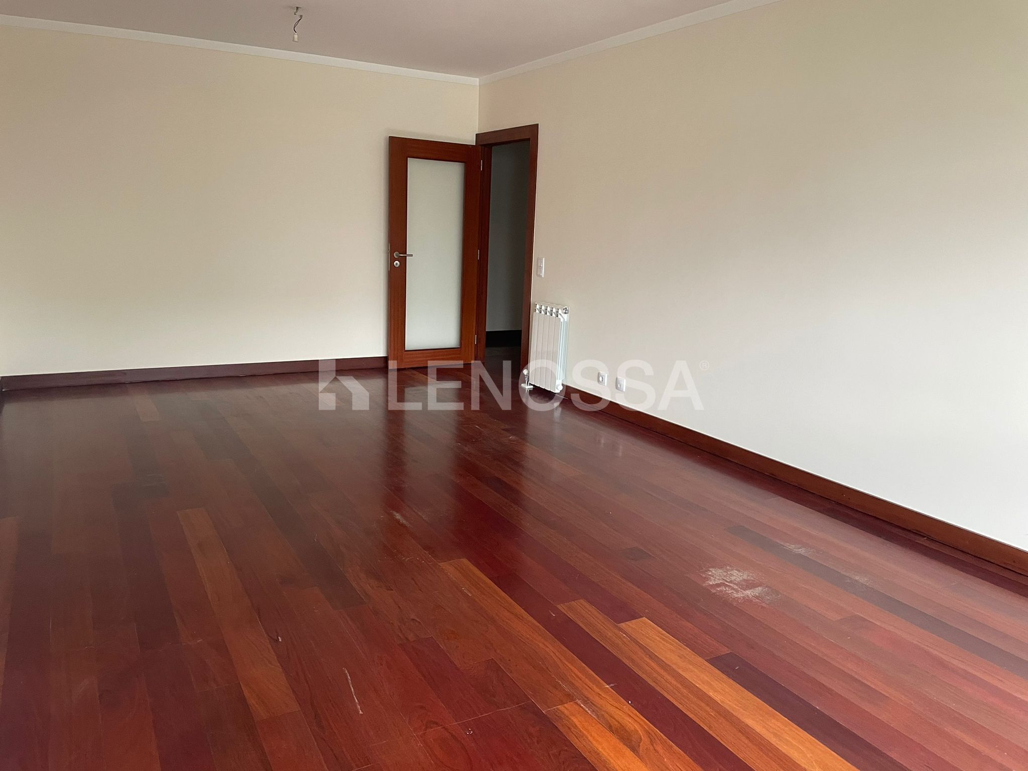 https://images.crm360.pt/imoveis/341g9o/foto_marca_agua/5fkw4lmunqha7ltax3mmk9.jpeg