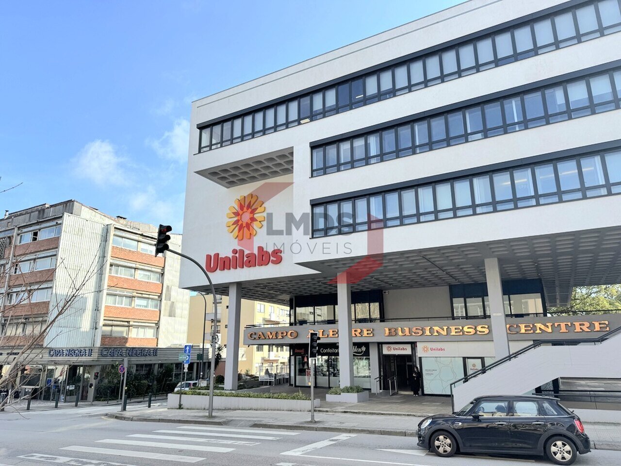 rrv9vmoxyaltiukpu97on.jpg