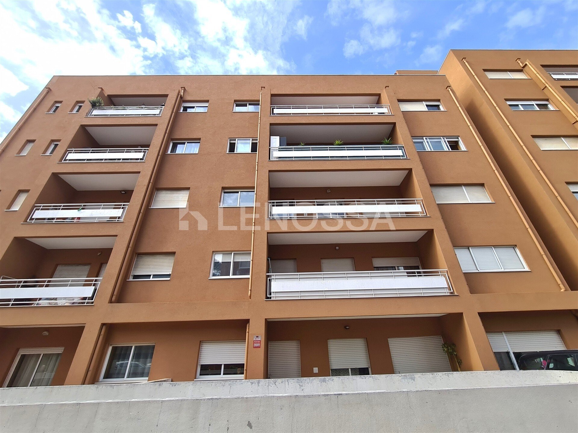 https://images.crm360.pt/imoveis/35v279/foto_marca_agua/icgr2p76k4eucfg6lytdh.jpg