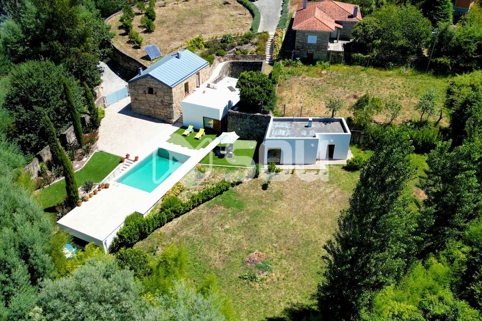 https://images.crm360.pt/imoveis/37vvnm/foto_marca_agua/kz67zyu33cinu37jkqq8o.jpg