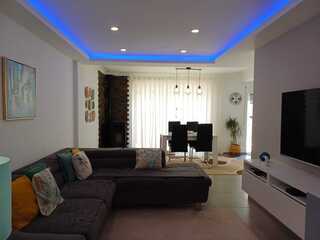 q5v6byjy8lott9lkh6px2.jpg