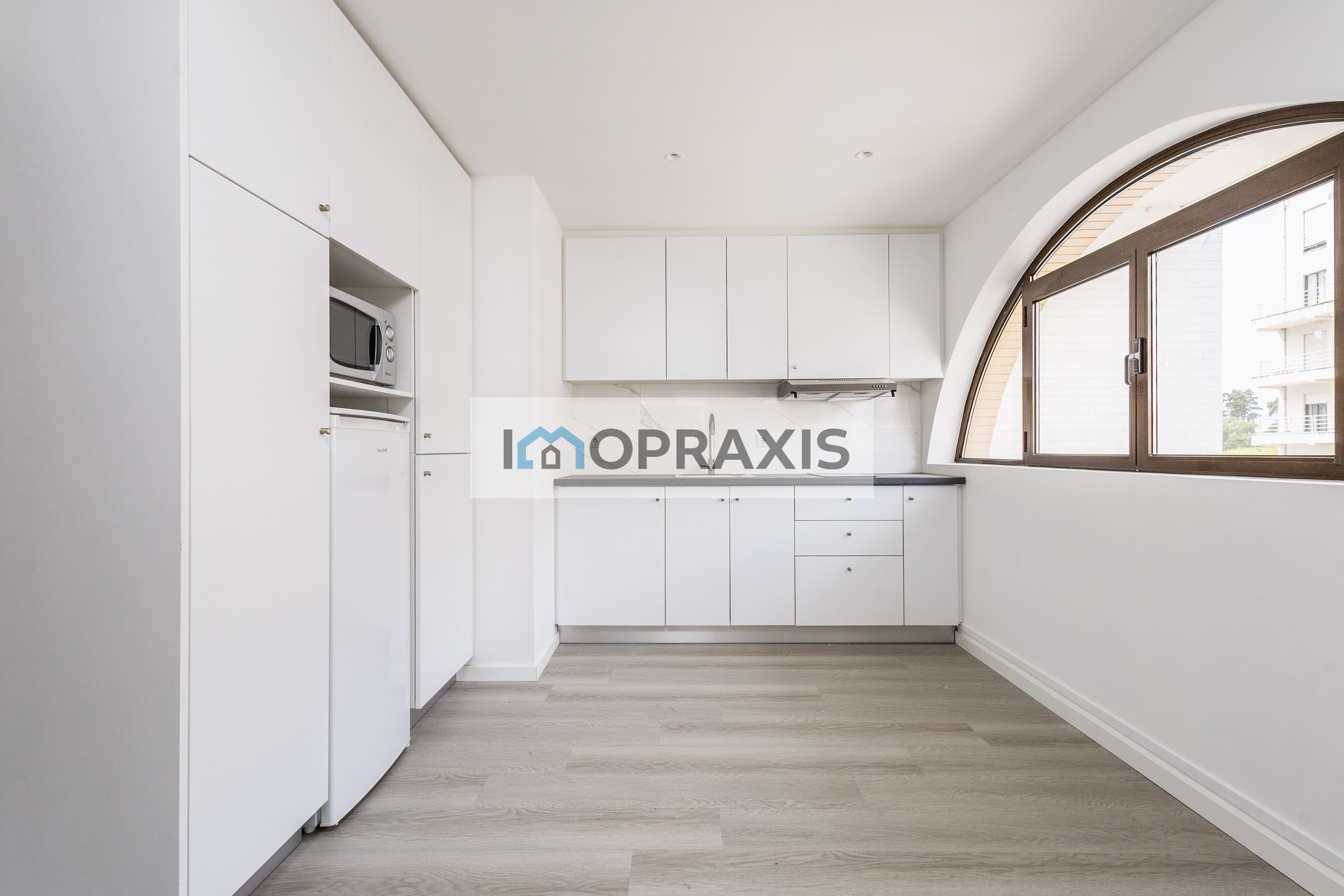 Bedroom Apartment – Converted Office – 43 m² – Equipped Kitchen – 1st Floor – Marquês de Pombal, Leiria