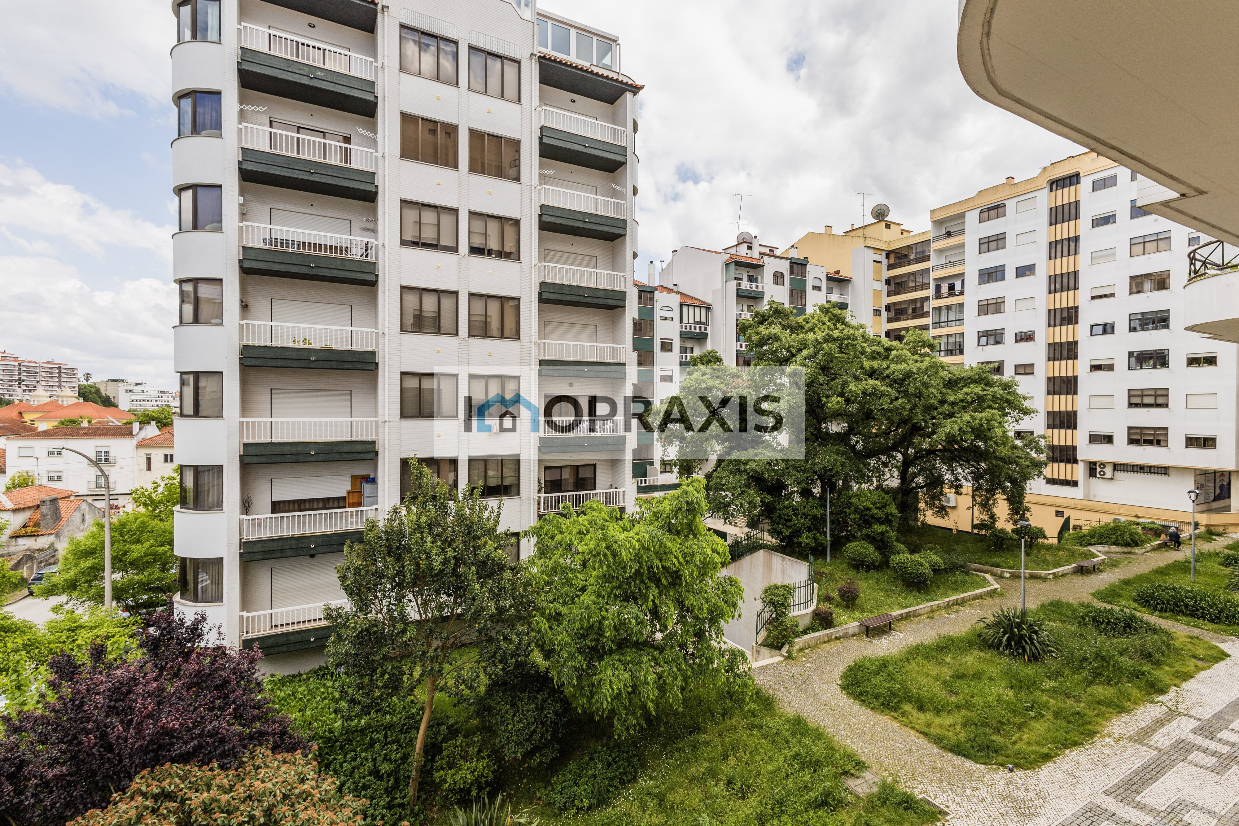 Arrenda-se apartamento T1 em Leiria.