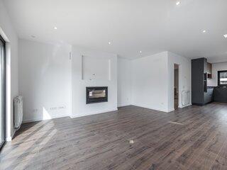 kjg511r506dk6m17c5zs4.jpg
