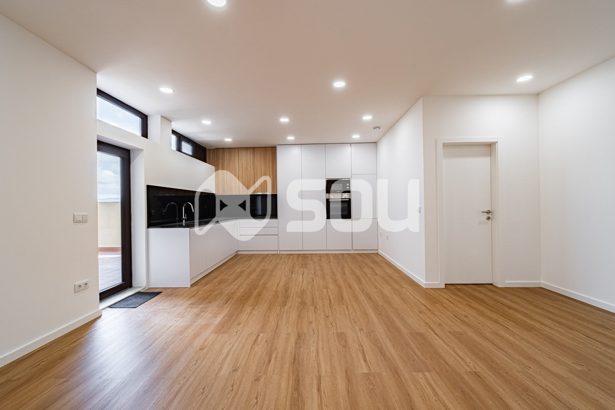 https://images.crm360.pt/imoveis/3xqgz5/foto_marca_agua/wq787cfz9mtl6qrjfcgu7.jpg