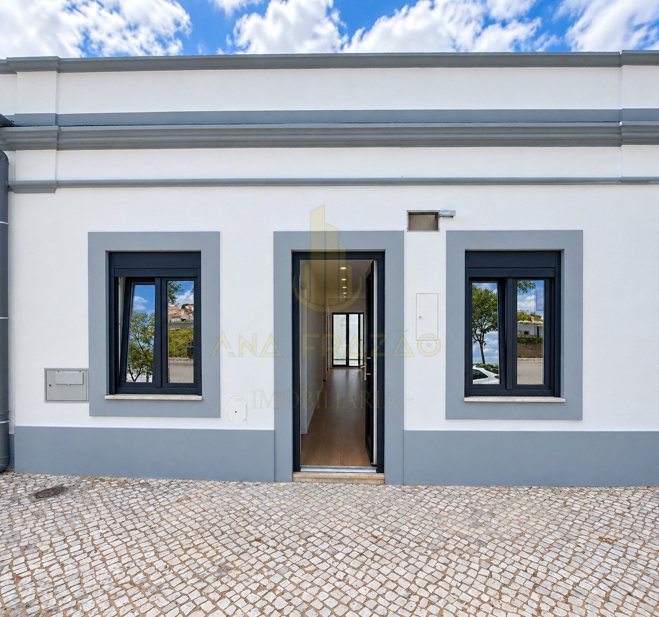 https://images.crm360.pt/imoveis/3yv15l/foto_marca_agua/fm8vcujh7lubyung7615h.jpeg
