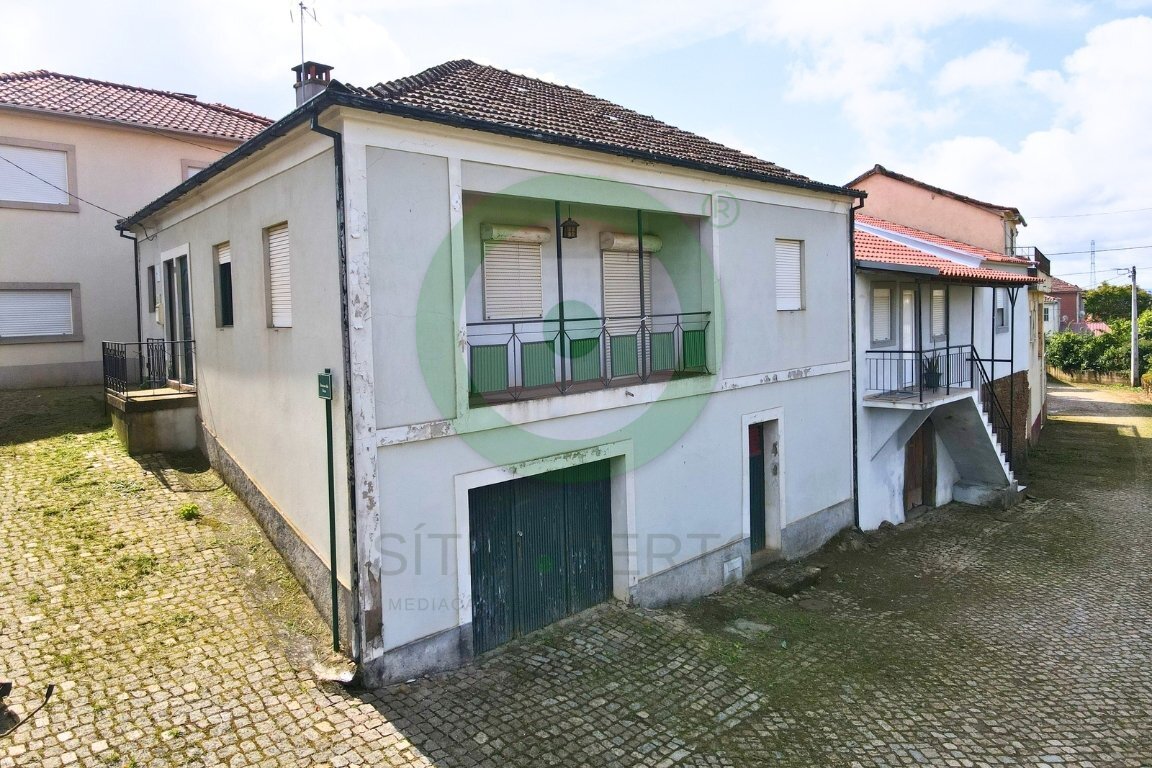 https://images.crm360.pt/imoveis/3yvgmr/foto_marca_agua/tdjqprzyt1cszlpit5196f.jpg