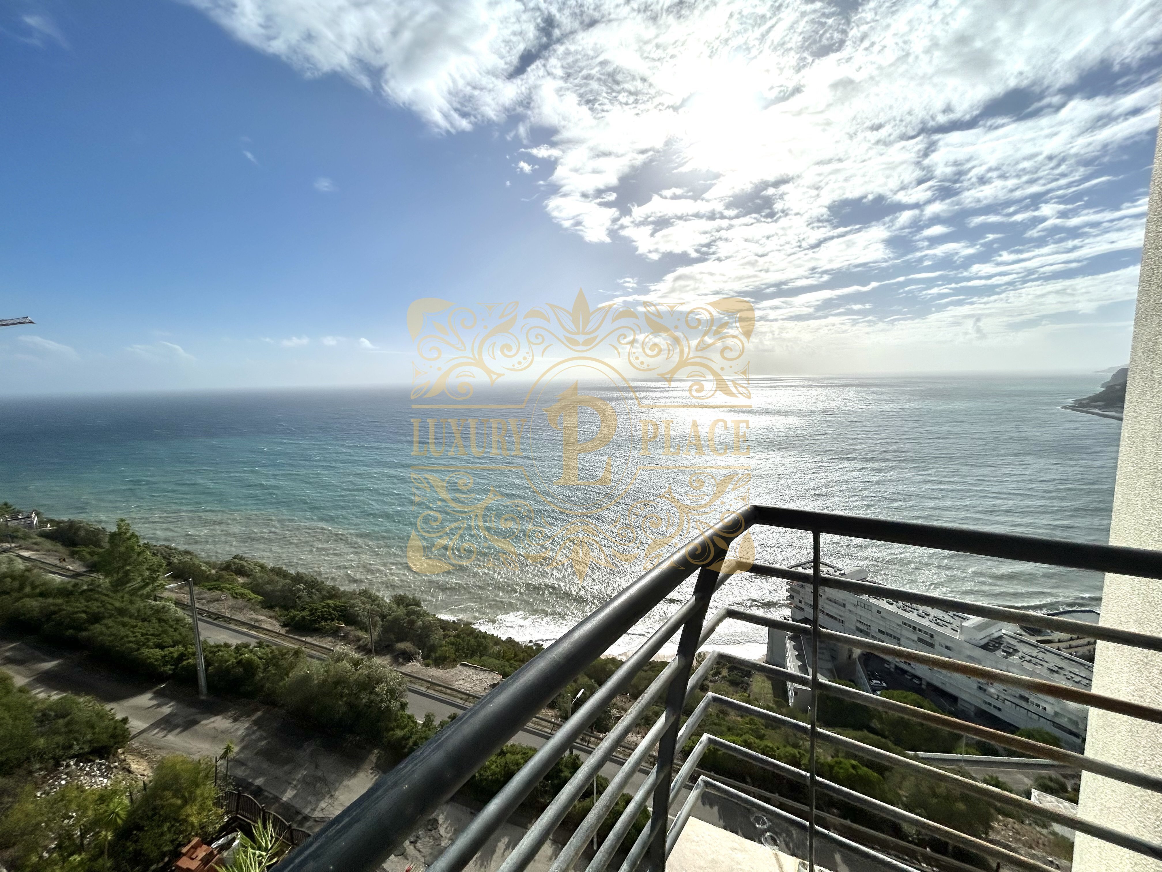 Exclusivo Luxury Place. T1 com Varanda e Vista Mar |