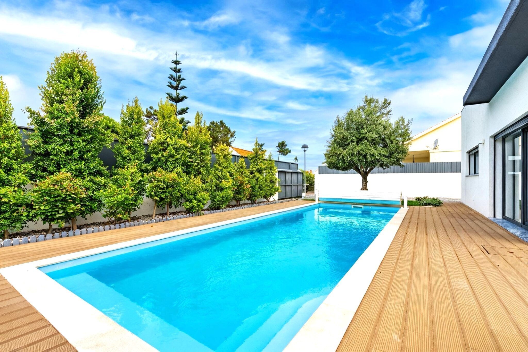 Exclusive | Detached single-story 3-bedroom house with pool and enclosed garage.