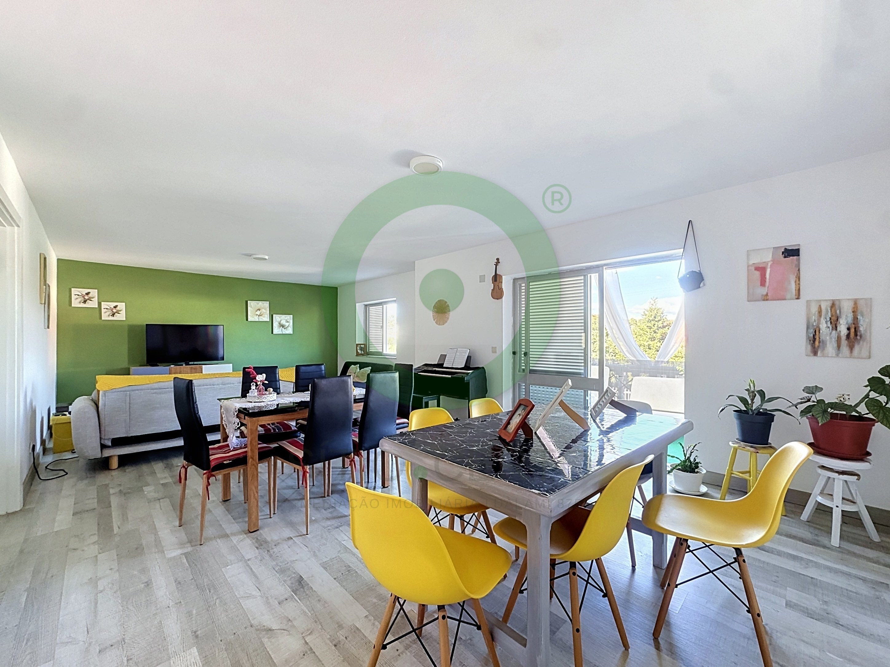 https://images.crm360.pt/imoveis/j884yg/foto_marca_agua/01leijcvd8tz9fjz8vzomo.jpg