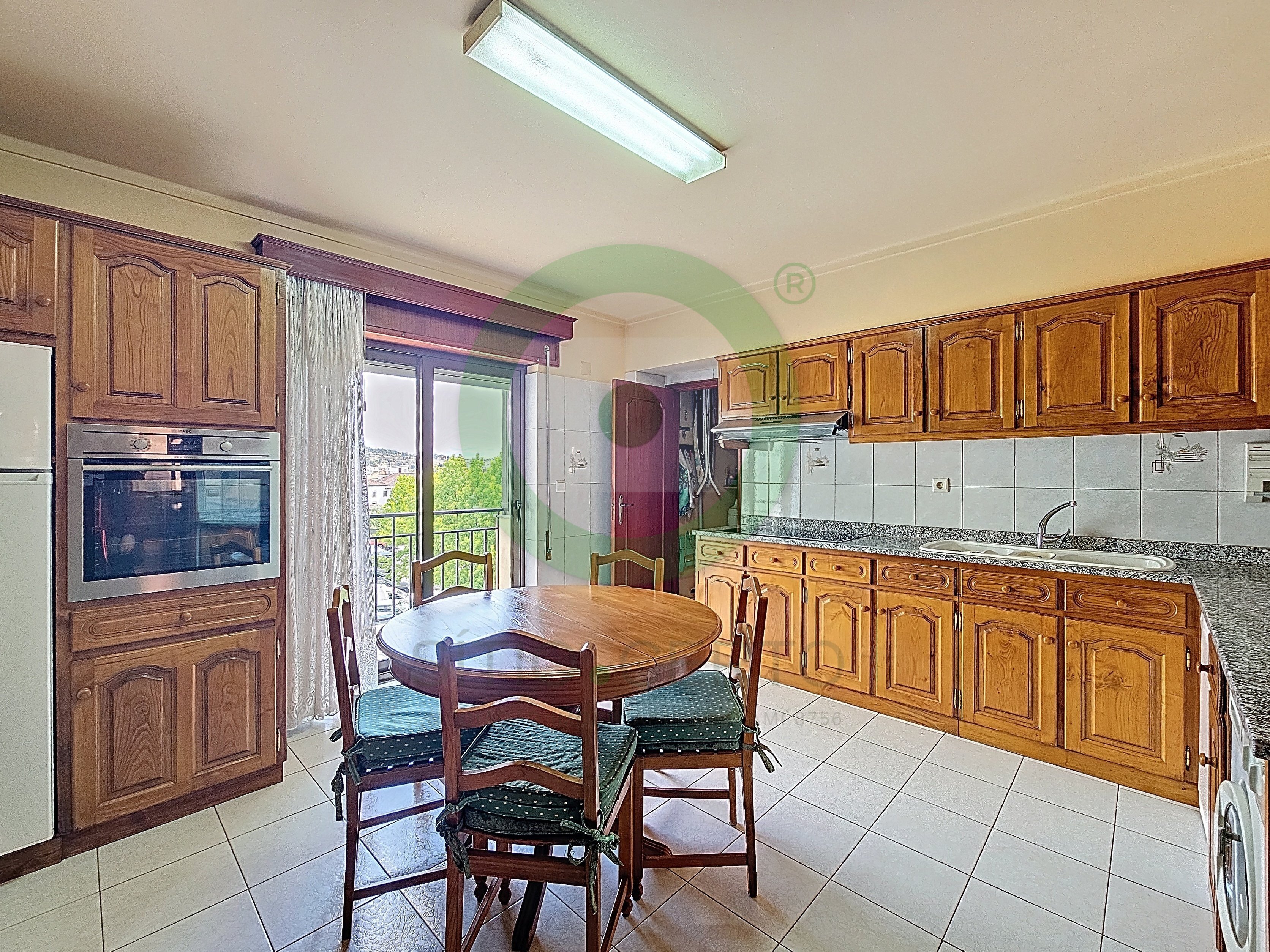https://images.crm360.pt/imoveis/j88r60/foto_marca_agua/joq08qzlouatjwhjpkdyof.jpg