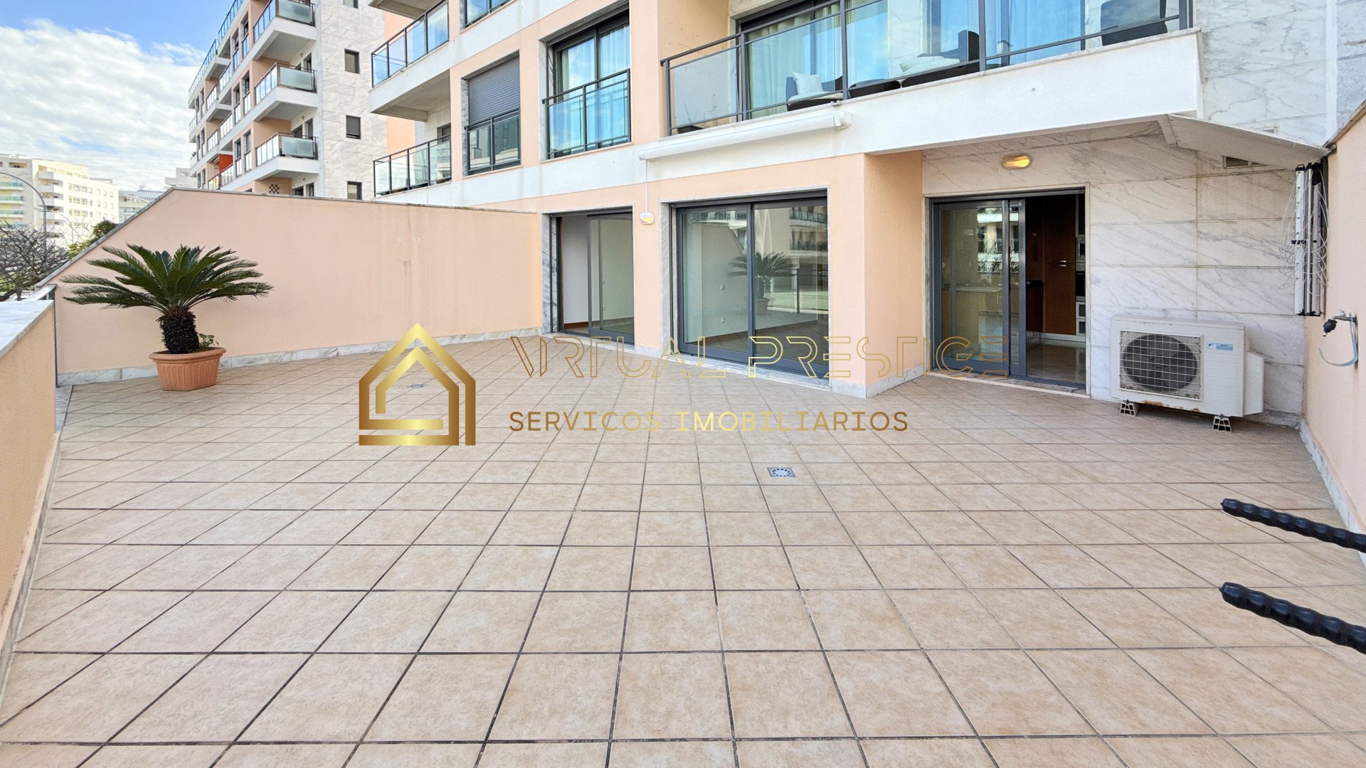 https://images.crm360.pt/imoveis/j88ro6/foto_marca_agua/87dvd54ximtbndqxmqaxn.jpg