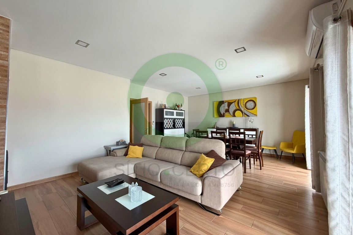 https://images.crm360.pt/imoveis/j9mqme/foto_marca_agua/1lg1nnivuvy3nqzny6gzgb.jpg