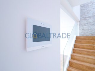 ry7grejp1gsoebgzs2qx7i.jpg