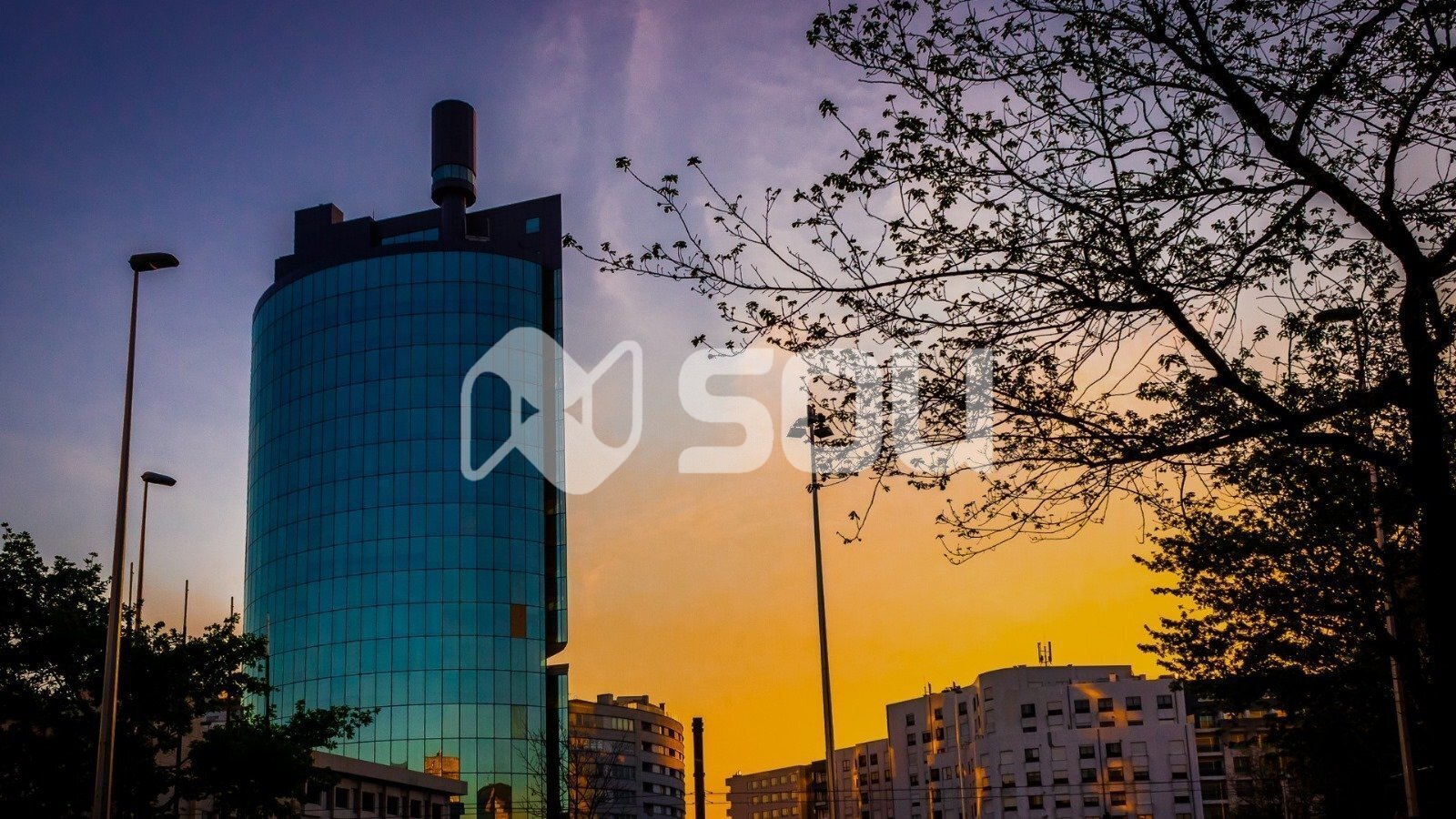 https://images.crm360.pt/imoveis/jpon9q/foto_marca_agua/eochlnkxov8ns419r24dl.jpeg