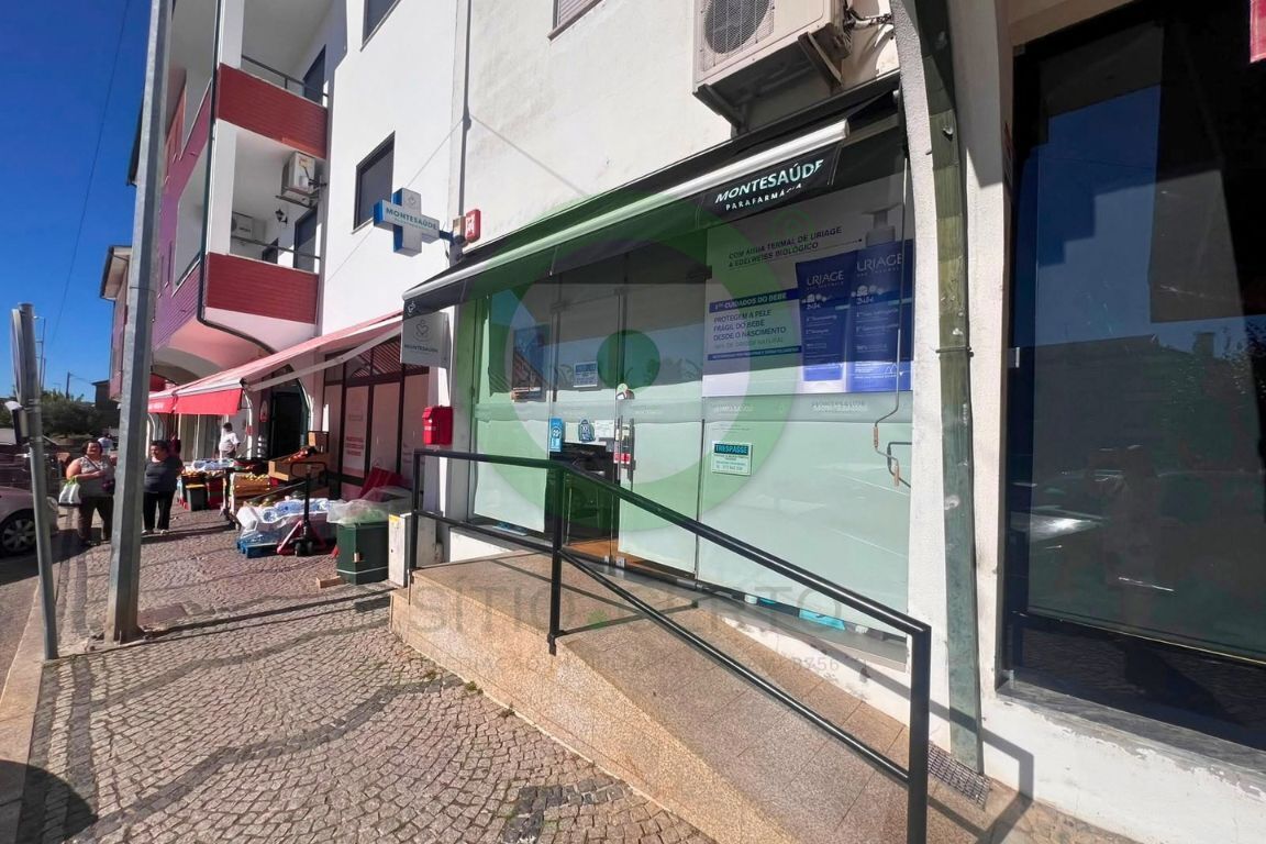 https://images.crm360.pt/imoveis/jr19o6/foto_marca_agua/35m4djohvti2f782ng69vj.jpg