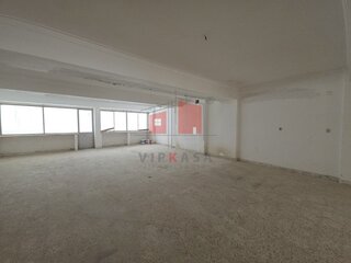02osg3aqn1gq8wyw9bm6022.jpg
