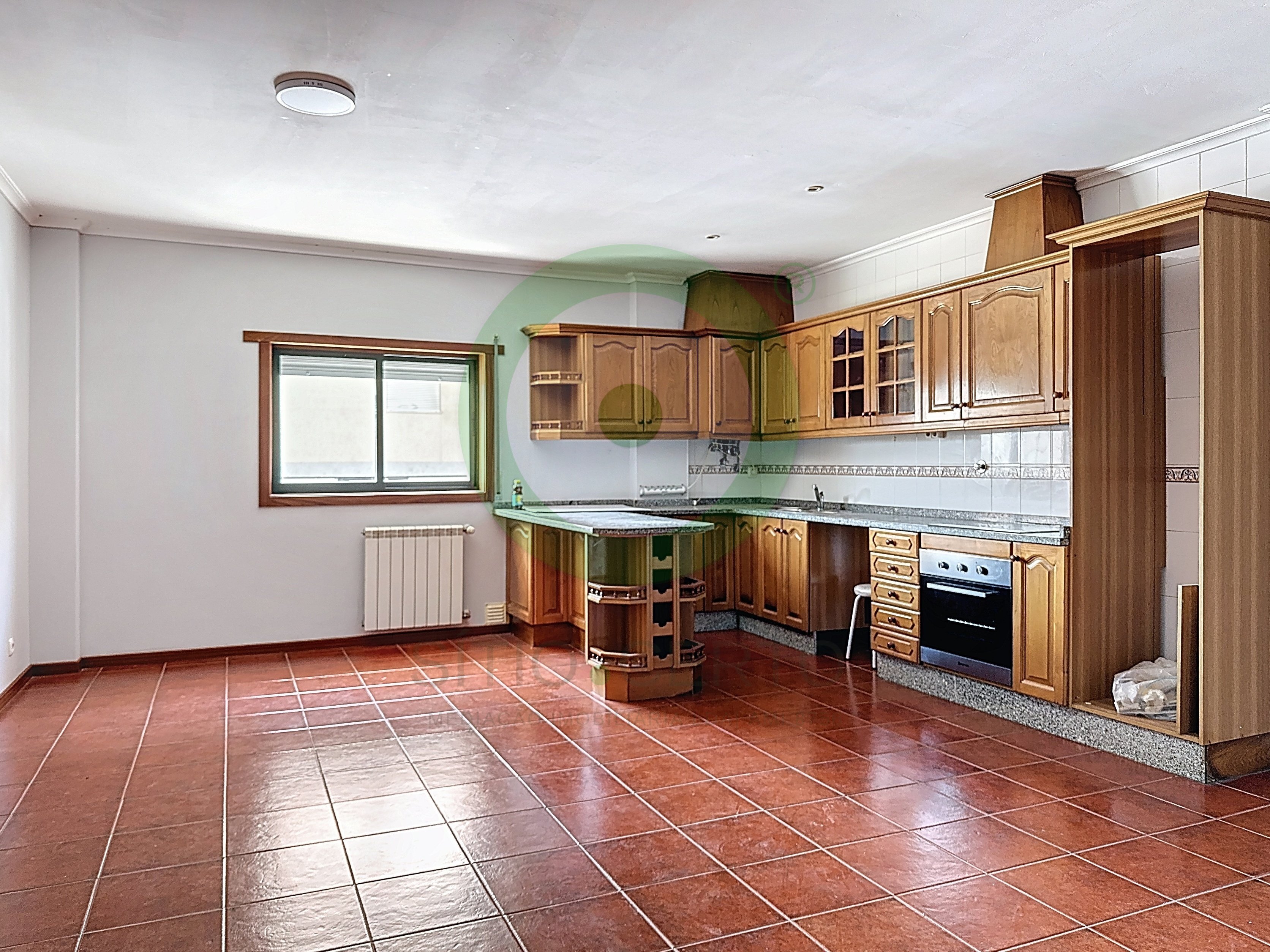 https://images.crm360.pt/imoveis/jrrrq6/foto_marca_agua/lyo1bdb7u42s2jddo7ged.jpg