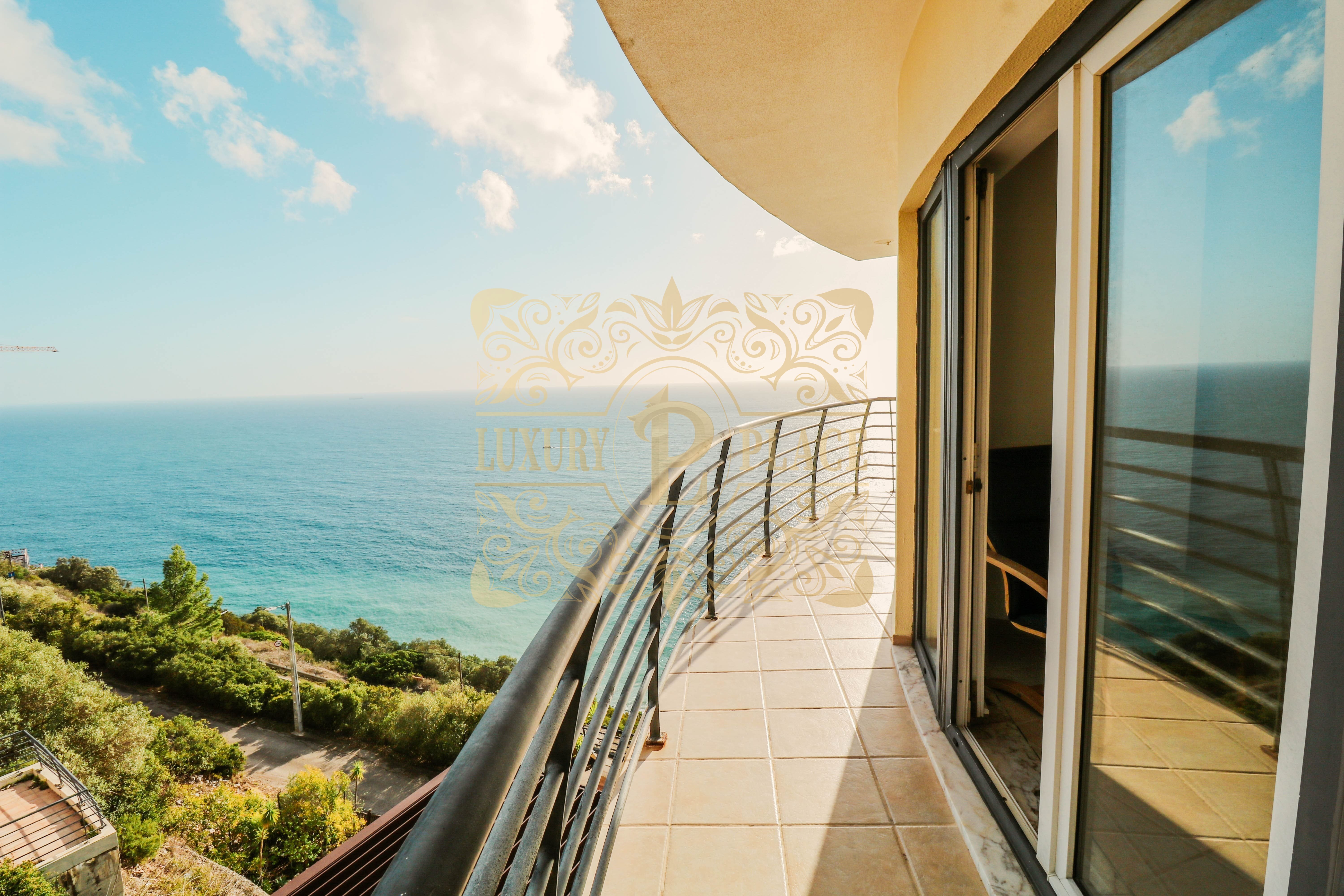 Apartamento T1 com Varanda e Vista Mar em Sesimbra