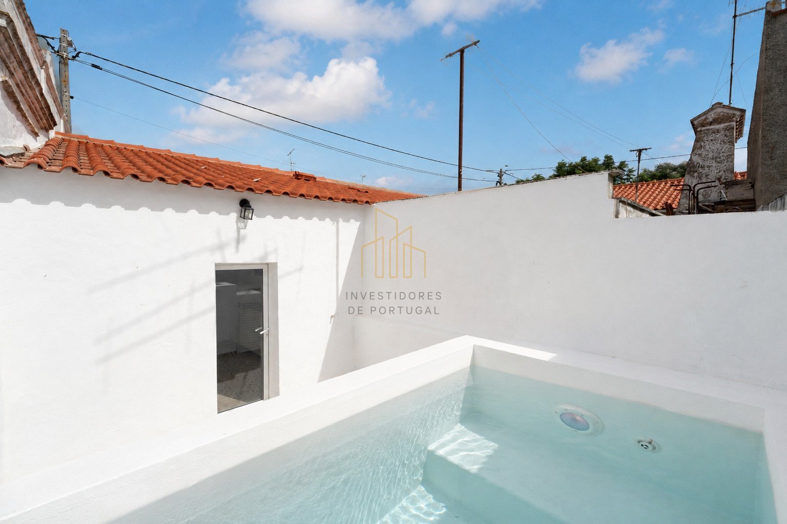 https://images.crm360.pt/imoveis/we71kr/foto_marca_agua/buqwlp4op5ckyc66857gc.jpg
