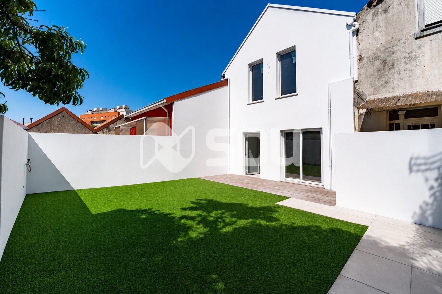 https://images.crm360.pt/imoveis/wenk2e/foto_marca_agua/0i8akf3sf7m99tmsi0cvcl.jpg