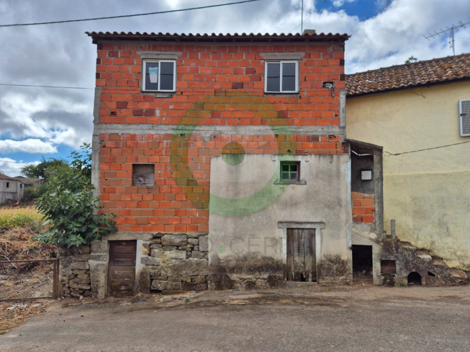 https://images.crm360.pt/imoveis/wenr9r/foto_marca_agua/e83q9n8lkx79l1bky12o.jpeg