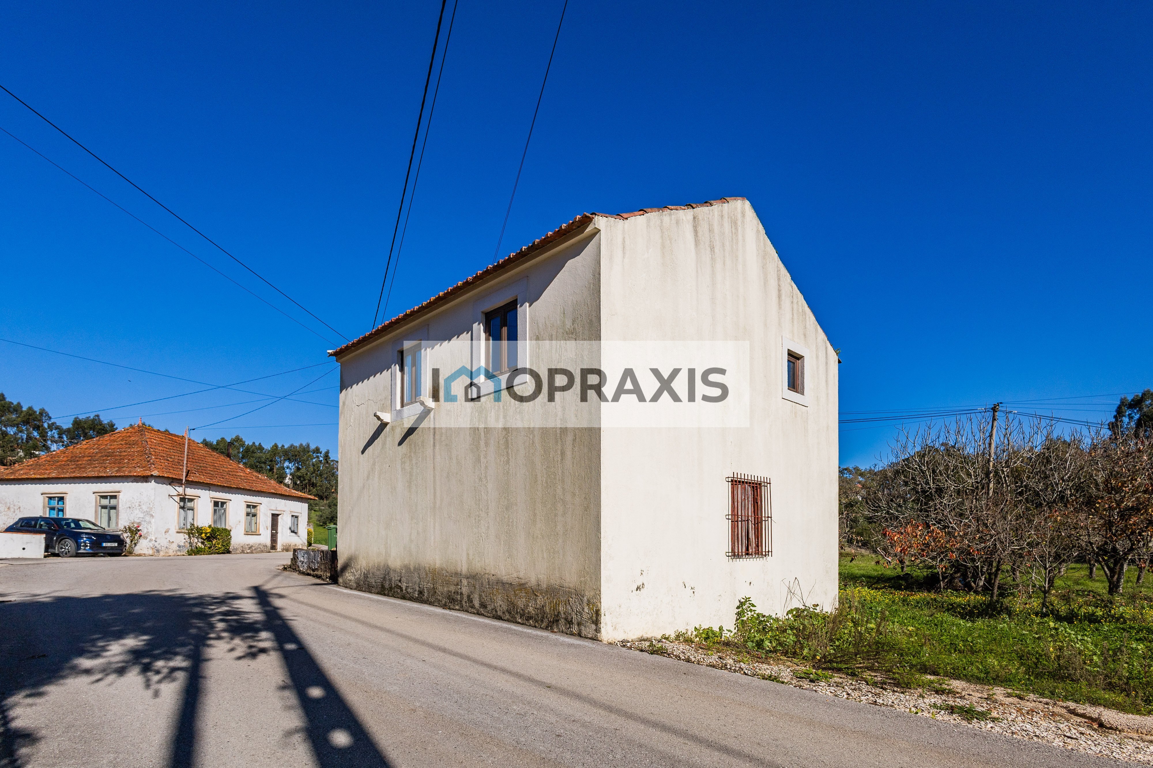 Moradia para reabilitação e terreno em Pedreiras, Porto de Mós