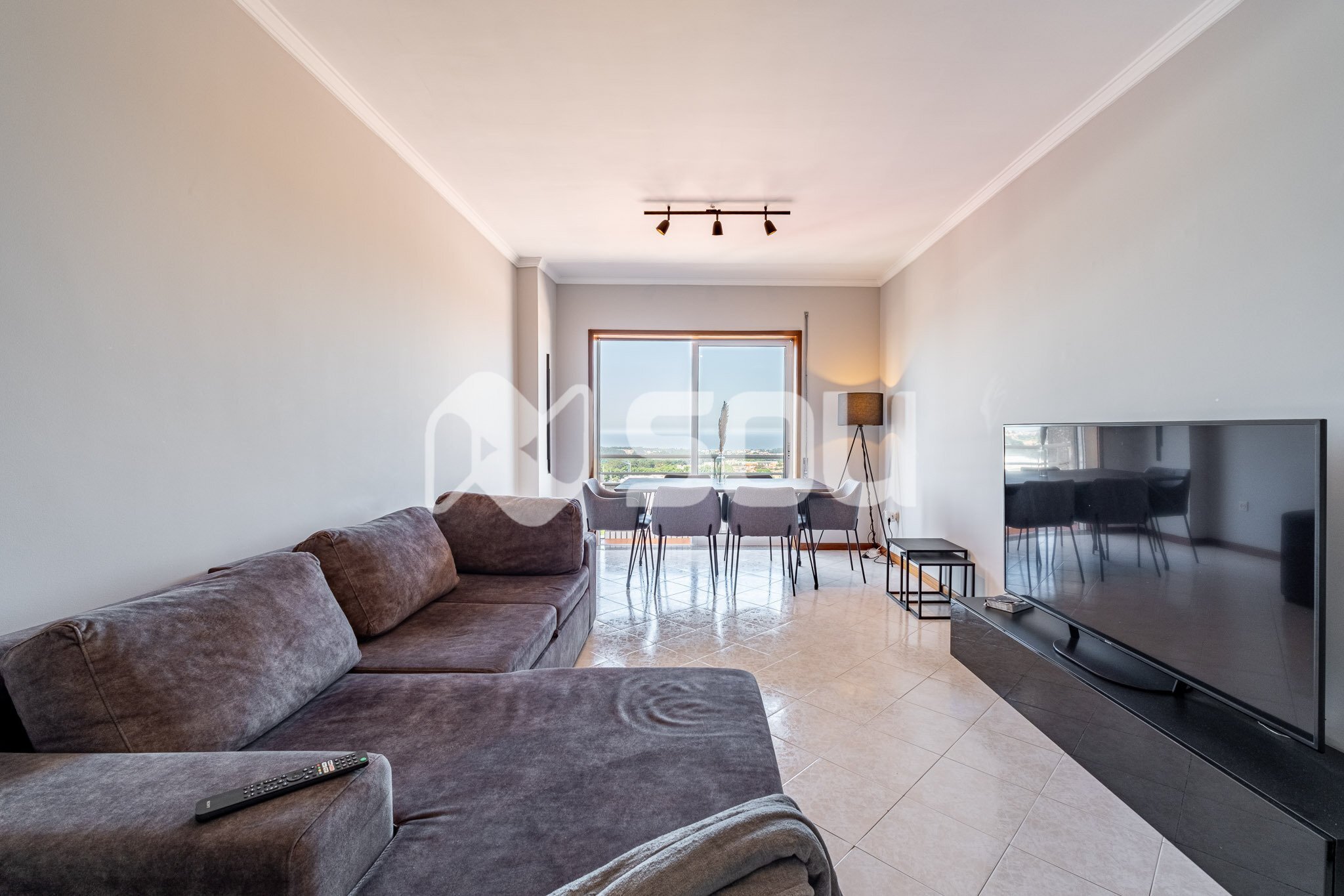 https://images.crm360.pt/imoveis/wn8v2n/foto_marca_agua/qfbyowuhe8qpd73xhow6oo.jpg