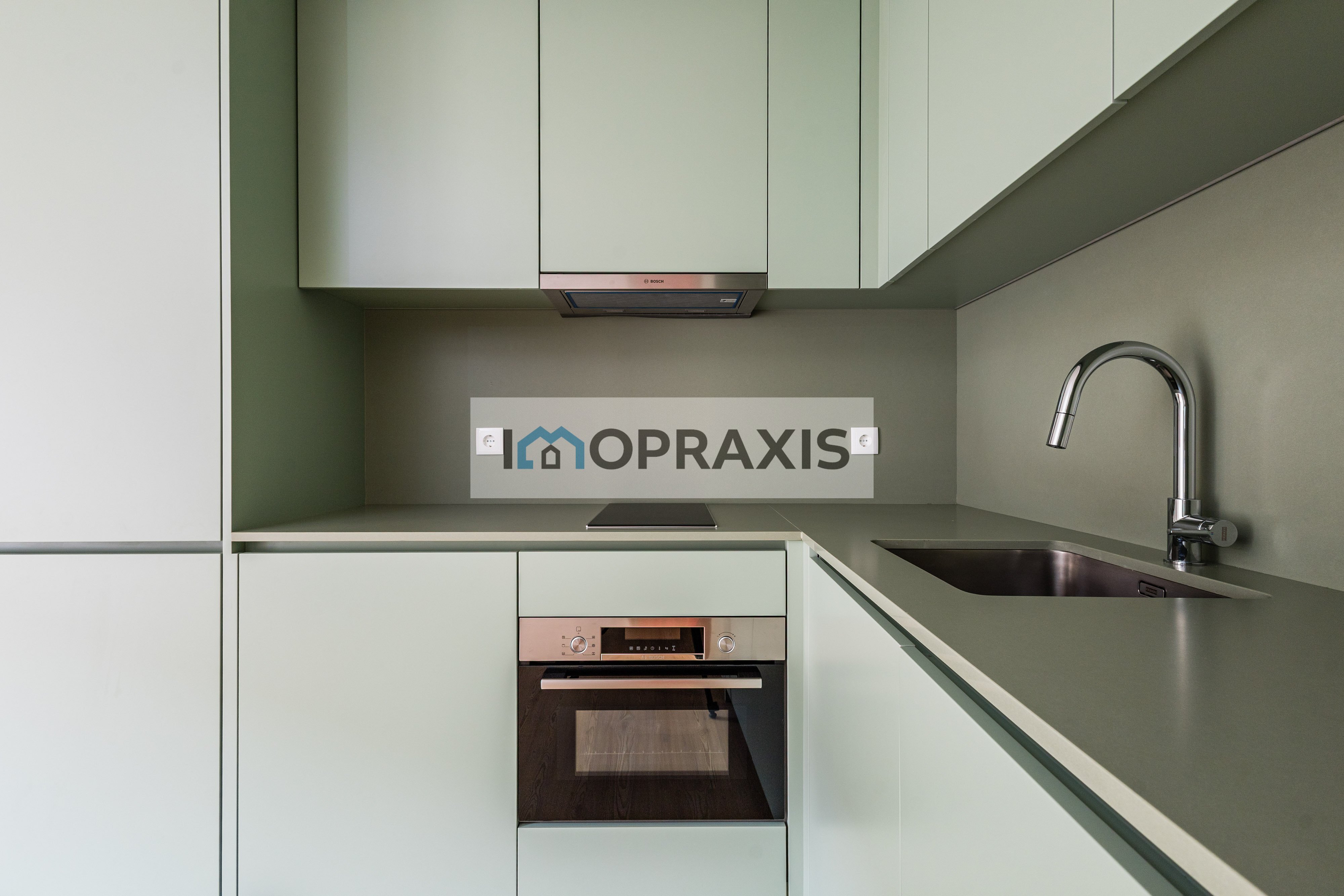 Apartamento T1 novo, inserido em edifício histórico totalmente recuperado em 2025, no coração da cidade de Leiria. Combina charme tradicional com conforto e acabamentos modernos.

Com uma cozinha moderna, ar condicionado,  elevador e excelentes materiais de acabamento.

Localização central, próxima de comércio, serviços, restauração, museus e transportes públicos.

Imagens ilustrativas de andar modelo

Para mais informações, contacte-nos.