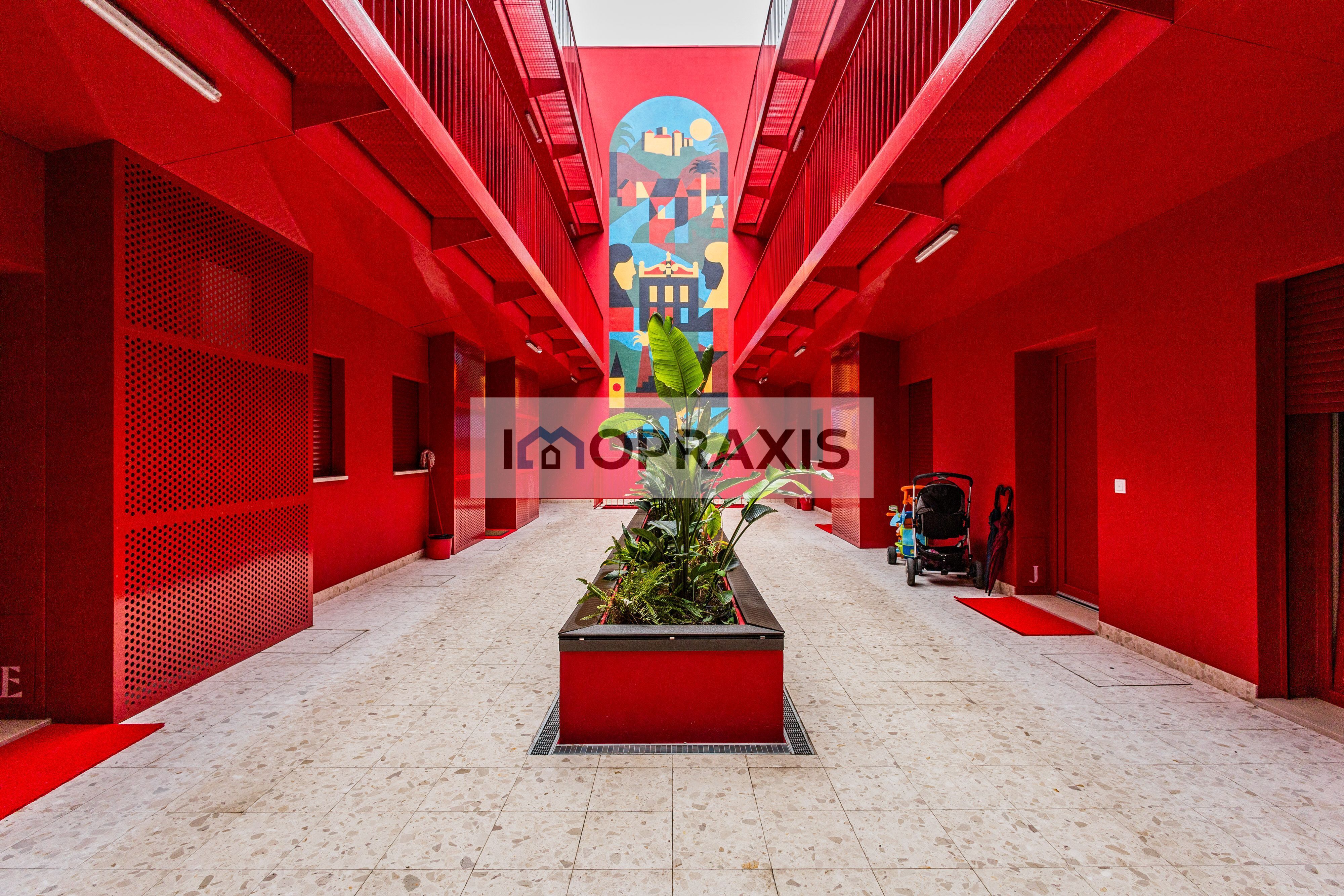 Apartamento T1 novo, inserido em edifício histórico totalmente recuperado em 2025, no coração da cidade de Leiria. Combina charme tradicional com conforto e acabamentos modernos.

Com uma cozinha moderna, ar condicionado,  elevador e excelentes materiais de acabamento.

Localização central, próxima de comércio, serviços, restauração, museus e transportes públicos.

Imagens ilustrativas de andar modelo

Para mais informações, contacte-nos.