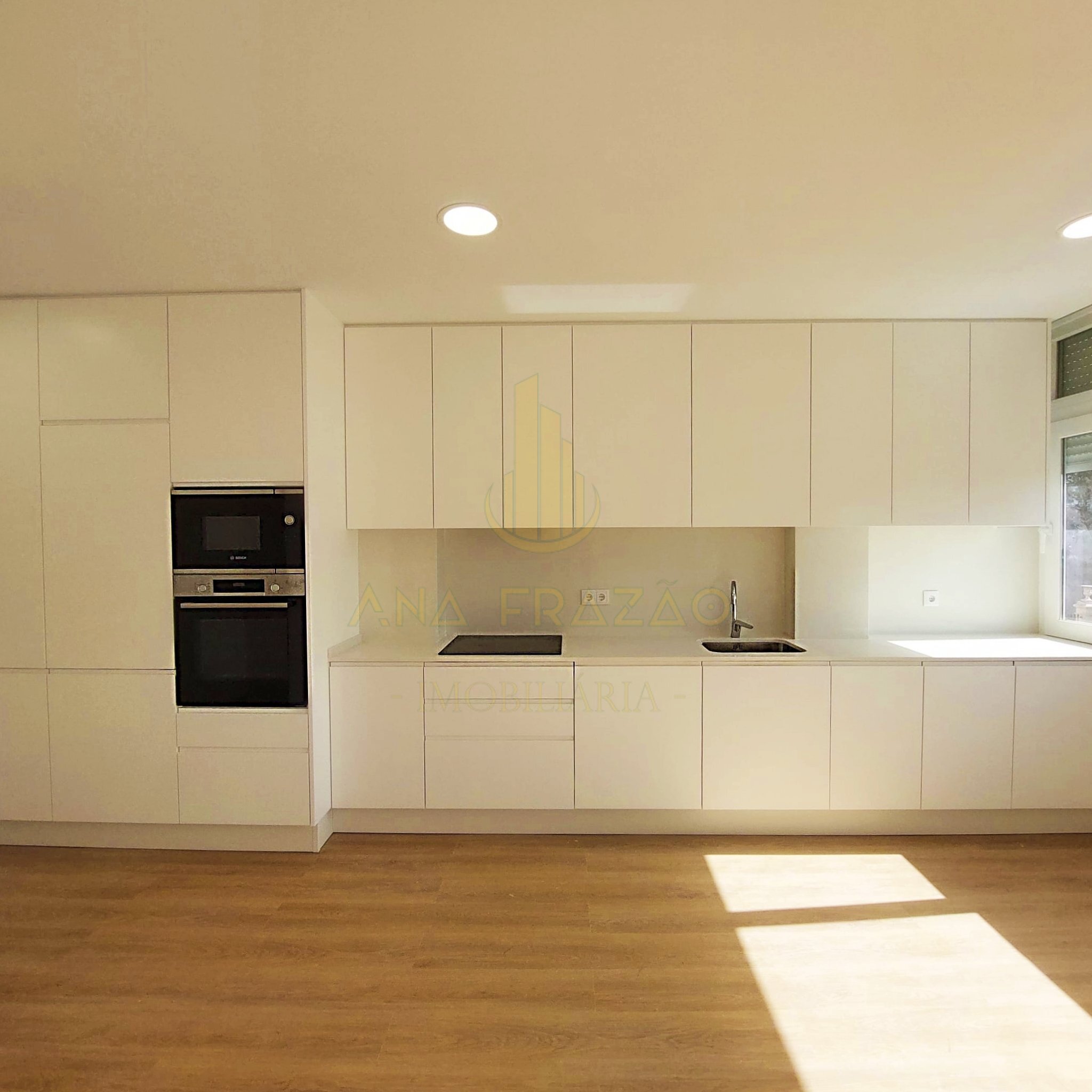 https://images.crm360.pt/imoveis/wv6vy6/foto_marca_agua/7hpg9zevmlnja6robmgkmc.jpg